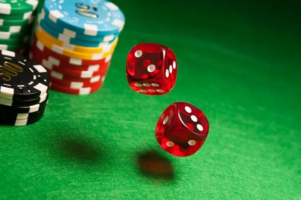 salutbos Lightning Baccarat live-dealer table with multi-camera feed and multiplier display